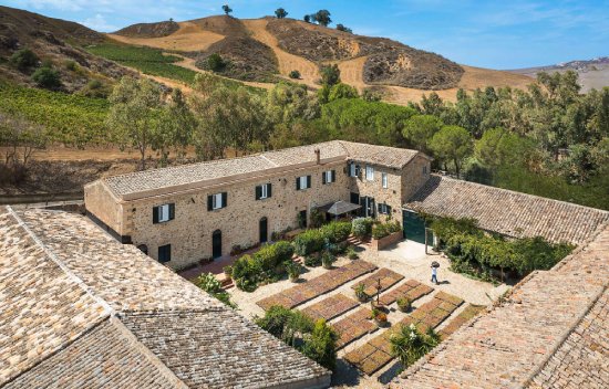 フェウド モントーニ建物